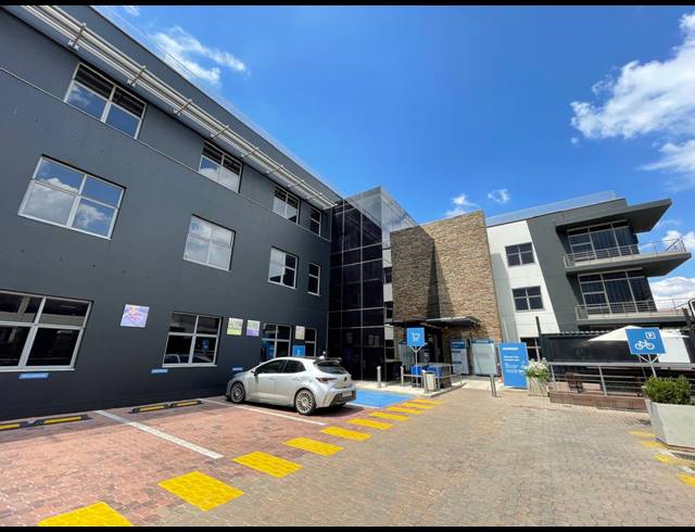 583M² OFFICE TO LET IN BRYANSTON
